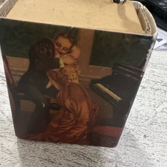 Set Of TWO SMALL MATCHBOX SIZE WIND UP MUSIC BOXES - Picture 5 of 8